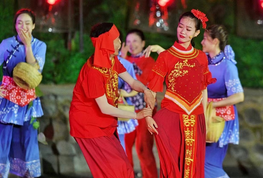 大型山水實景演出《遇見威遠(yuǎn)》震撼上演圖片由威遠(yuǎn)縣委宣傳部提供1.jpg