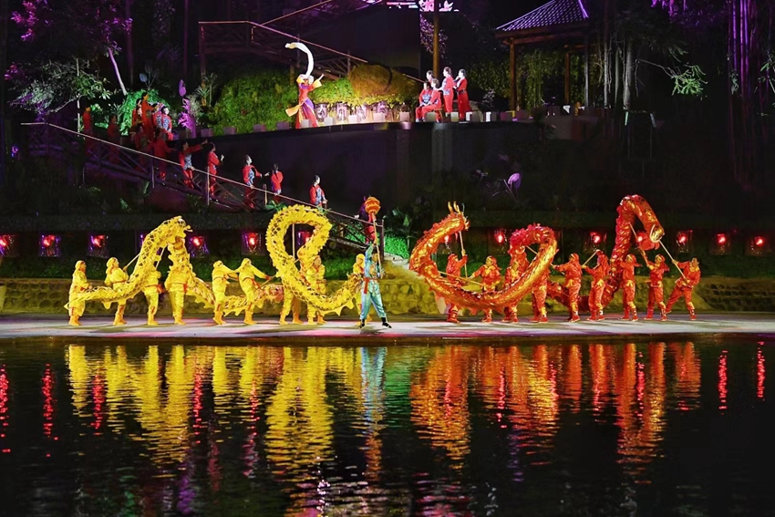 大型山水實景演出《遇見威遠(yuǎn)》震撼上演圖片由威遠(yuǎn)縣委宣傳部提供2.jpg