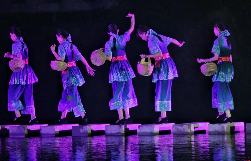 大型山水實景演出《遇見威遠(yuǎn)》震撼上演圖片由威遠(yuǎn)縣委宣傳部提供.jpg