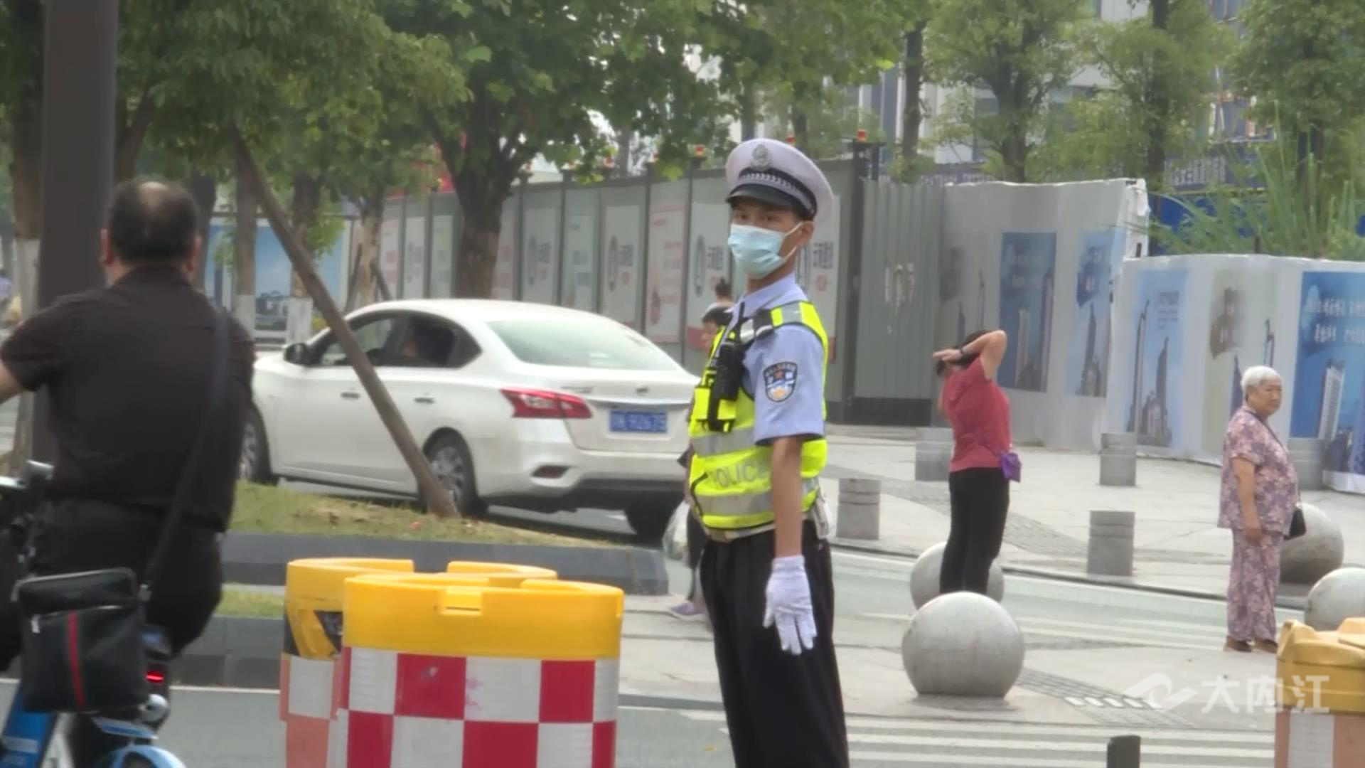 軍姿交警.mp4_20220623_153443969.jpg